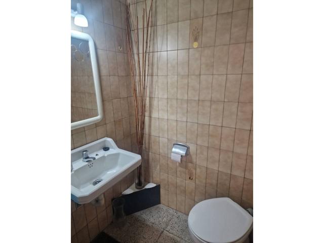 Local en venta en Olot photo 0