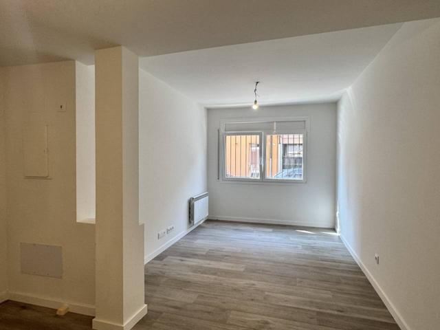 Piso en venta en Olot photo 0