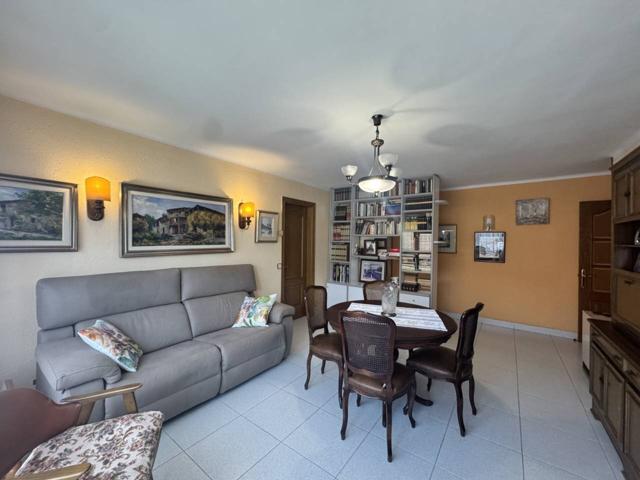 Piso en venta en Olot photo 0