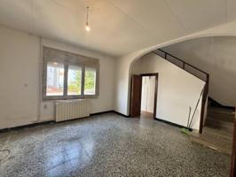 Casa en venta en Olot photo 0