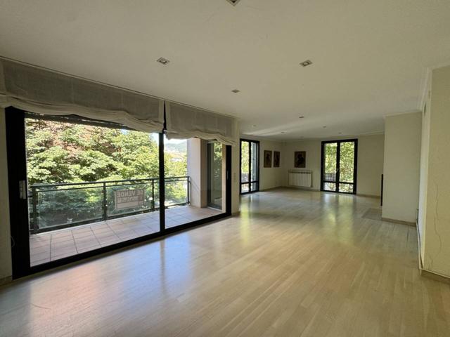 Piso en venta en Olot photo 0