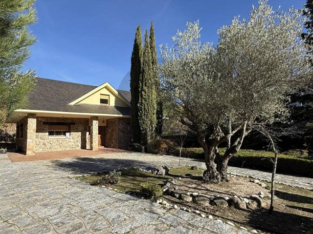 InmoGil Gestión Inmobiliaria, en venta chalet independiente en Navacerrada PUEBLO photo 0