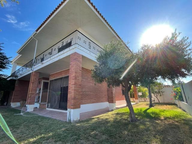 Villa En venta en Mont-roig del Camp photo 0