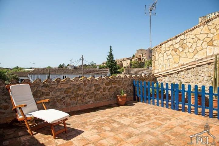 Casa de pueblo de piedra restaurada muy cerca del centro histórico medieval de  Pals (Costa Brava) photo 0