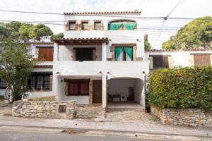 Simpática casa adosada para una gran familia, situada a 600 mt. de playa de Pals photo 0