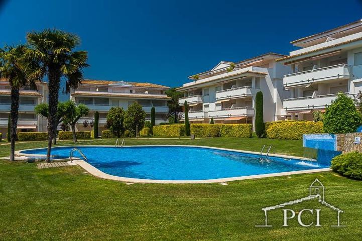 Apartamento con piscina comunitaria y parking en playa de Pals photo 0