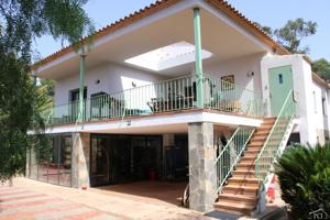 Casa individual en gran parcela ubicada en una zona tranquila photo 0