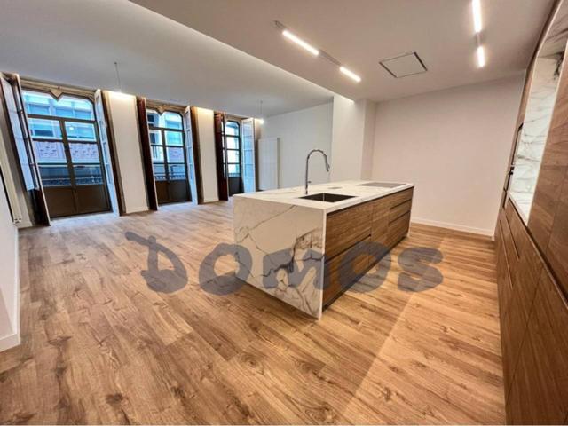 Exclusivo piso en venta con terraza en el centro de Lugo photo 0