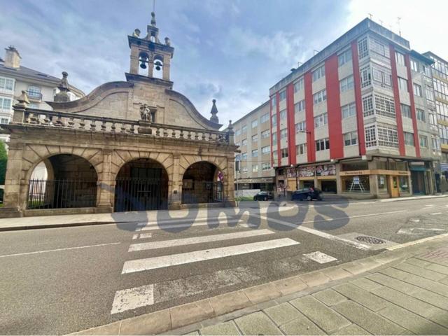 ¡Haz que tu negocio destaque! Local en esquina muy visible en Lugo photo 0