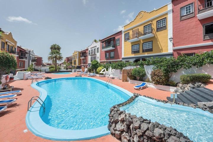 Casa - Chalet en venta en Adeje Casco de 158 m2 photo 0