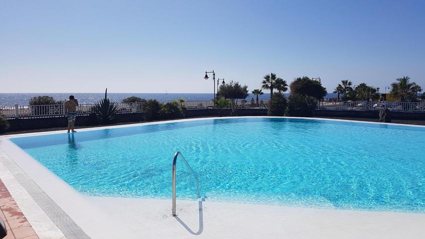 Se alquila un precioso apartamento de 2 dormitorios en los Pocillos, primera línea del mar photo 0