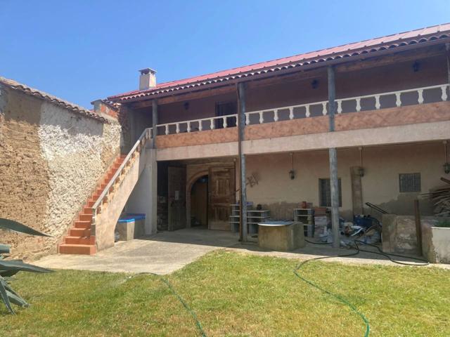 Casa rústica en venta entre La Bañeza y Astorga photo 0