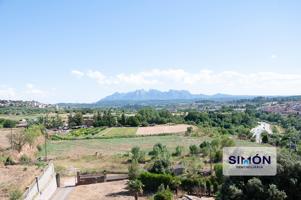 ¡Exclusiva TORRE en Manresa, tranquila, privada y excelentes vistas a Montserrat! photo 0