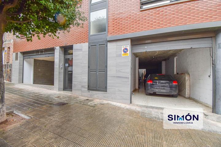 ¡Local comercial de 266m2 a pie de calle y muy bien situado! photo 0