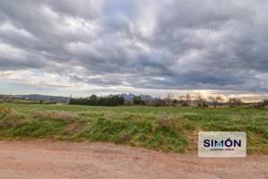 Gran oportunidad de terreno urbano de 195m² en Manresa ¡A tan solo 10 minutos de la ciudad! photo 0