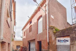 Edificio de 213 m2 contruidos con múltiples funcionalidades y céntrico! photo 0