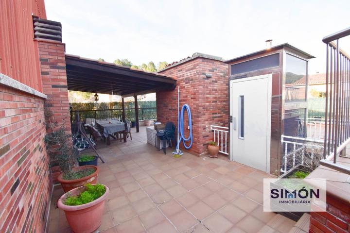 Casa grande con piscina y ascensor! El hogar que siempre soñaste, te espera! photo 0