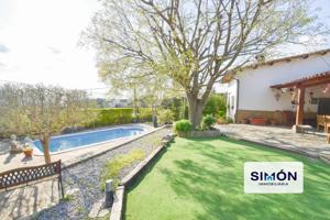 Chalet muy luminoso con placas solares en parcel·la plana y vistas a Montserrat! photo 0