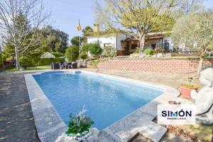 Chalet muy luminoso con placas solares en parcel·la plana y vistas a Montserrat! photo 0