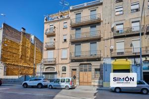 Oportunidad de Inversión en el Corazón Comercial de Manresa: Edificio con Potencial de Rentabilidad Multiplicada photo 0