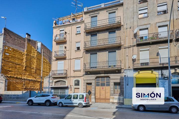 Oportunidad de Inversión en el Corazón Comercial de Manresa: Edificio con Potencial de Rentabilidad Multiplicada photo 0