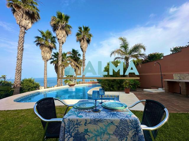 ESPECTACULAR VILLA INDEPENDIENTE CON PISCINA Y APARTAMENTO CON INCREIBLES VISTAS A LA BAHÍA photo 0