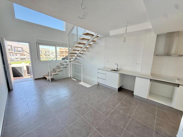 Vivienda moderna con sótano, 3 dormitorios y piscina comunitaria en Gran Alacant photo 0