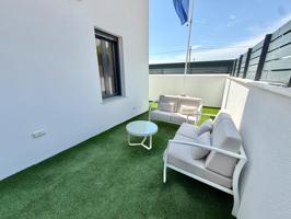 3 dormitorios, 3 baños, terraza y piscina comunitaria en Gran Alacant photo 0