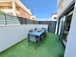 3 dormitorios, 3 baños, terraza y piscina comunitaria en Gran Alacant photo 0