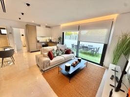 3 dormitorios, 3 baños, terraza y piscina comunitaria en Gran Alacant photo 0