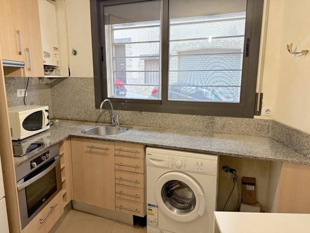 PISO DE 1 HAB CON PARKING Y TRASTERO. AÑO 2.0008. SOLEADO Y POCOS VECINOS. photo 0