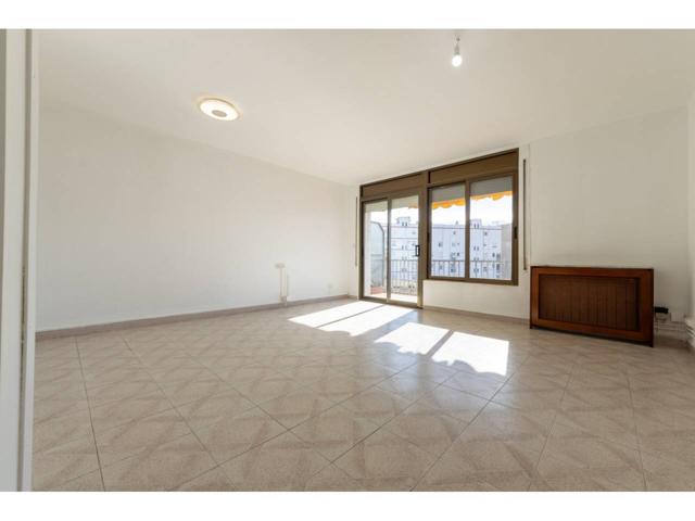 Piso amplio y luminoso en el centro de Tarragona con 4 habitaciones. photo 0