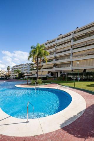 Elegante Piso de 2 Dormitorios con Piscina y Garaje en Guadalmina Alta photo 0