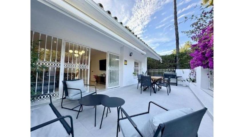 Encantador Chalet Adosado de Lujo en Nueva Andalucía, Marbella photo 0
