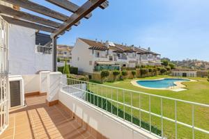 Chalet Adosado en Venta en Calle Sicilia, Marbella photo 0