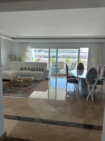 Elegante Apartamento de 3 Dormitorios en El Embrujo, Puerto Banús – Ubicación Inmejorable a Pasos de la Playa photo 0
