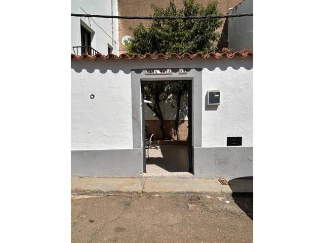 Vivienda de dos Plantas con Garaje Calle El Cura «Casa Mata» Salvaleón photo 0