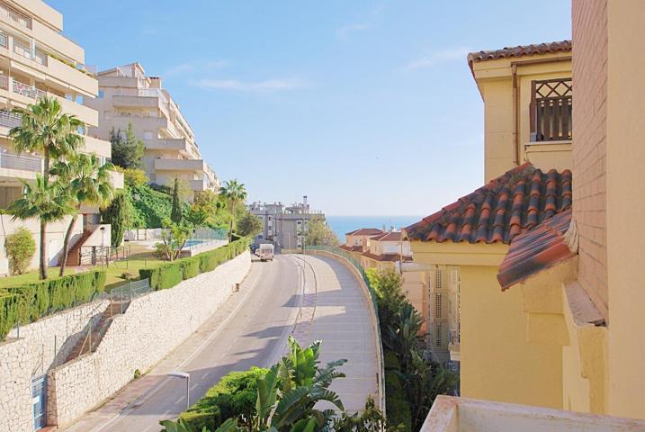 Ático de lujo con solárium privado y vistas al mar, una joya junto a la playa' photo 0