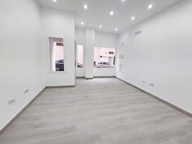 Local con 1 dormitorio en el centro de Fuengirola photo 0