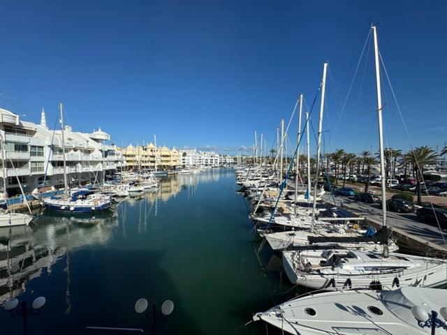 Amplio apartamento en Puerto Marina photo 0