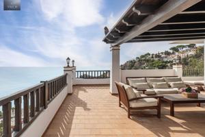 Exclusivo ático en Marina del Este con terraza de 100 m2, garaje, piscina y vistas al mar photo 0