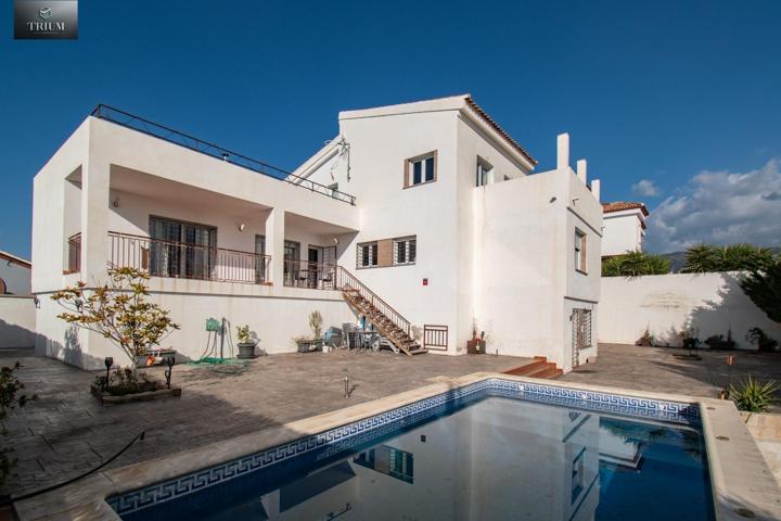 ¡Bienvenido al hogar de tus sueños en los altos de La Zubia! photo 0