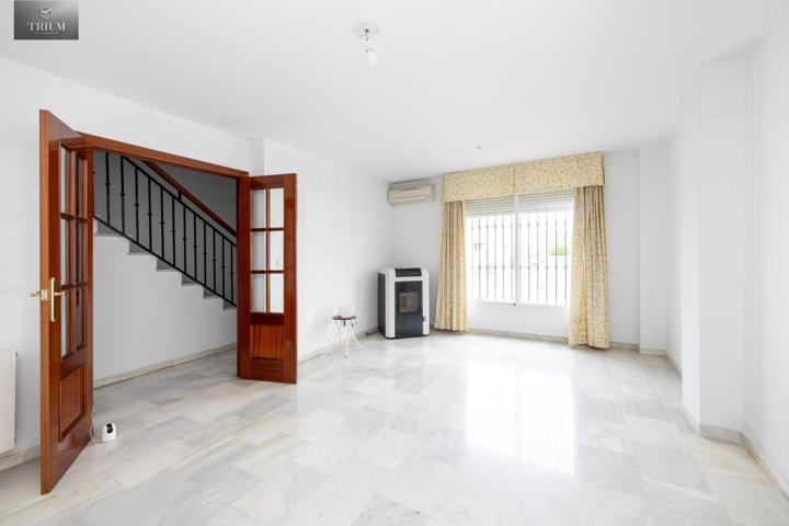 Chalet en Armilla photo 0