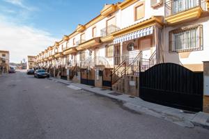 El hogar perfecto para disfrutar en familia: luz, confort y un increíble patio con piscina photo 0