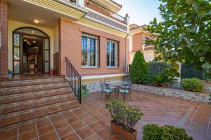 Encantadora Casa Dúplex en Parque Almunia, Granada - ¡Oportunidad Única! photo 0