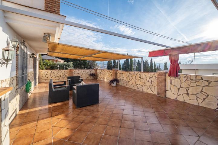 Exclusivo Chalet en Huetor Vega con Piscina de agua salina y amplia terraza photo 0