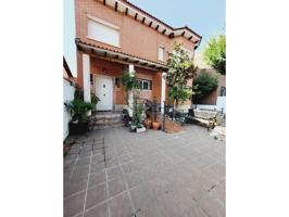 Venta de chalet unifamiliar en Meco photo 0
