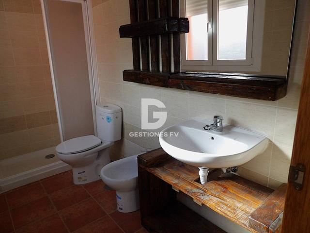 🏡 Chalet adosado en alquiler – 3 dormitorios, 3 baños, garaje y patio delantero y trasero photo 0