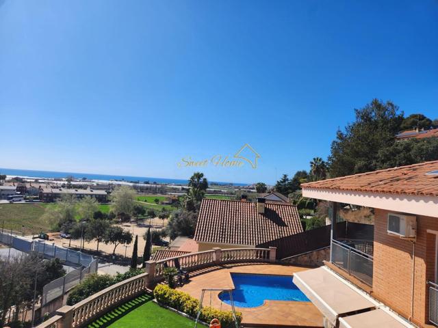 MARAVILLOSO CHALET INDEPENDIENTE DE 450 m2 CON PISCINA-VISTA AL MAR photo 0