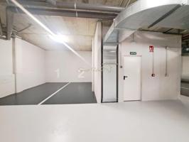 Plaza de parking “coche mediano” photo 0